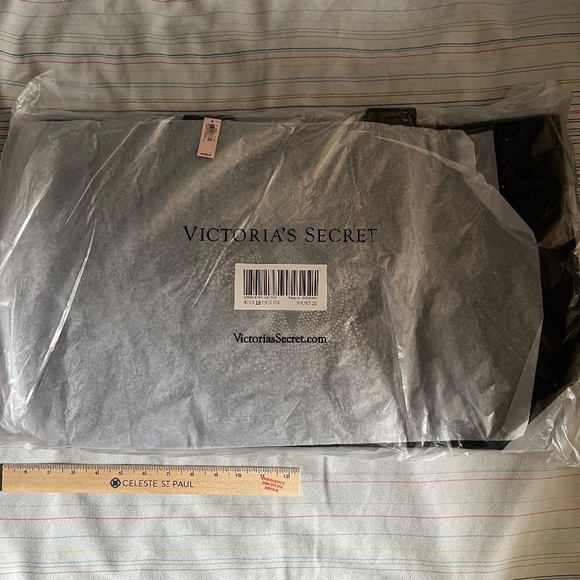 VS Travel bags bundle - Picture 3 of 6